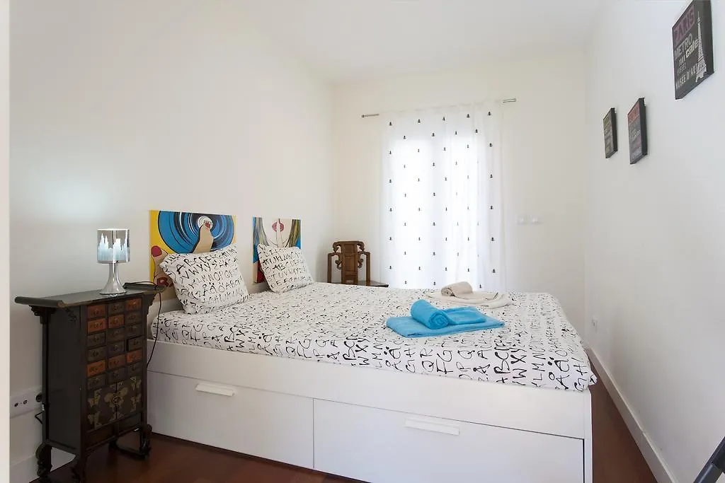 아파트 Joivy Joyful 2Br Apt With Terrace Nearby Sao Bento Palace 리스본