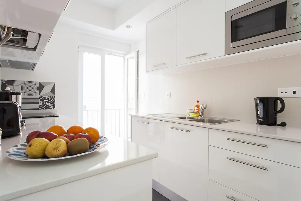Joivy Joyful 2Br Apt With Terrace Nearby Sao Bento Palace 리스본 0*,  포르투갈