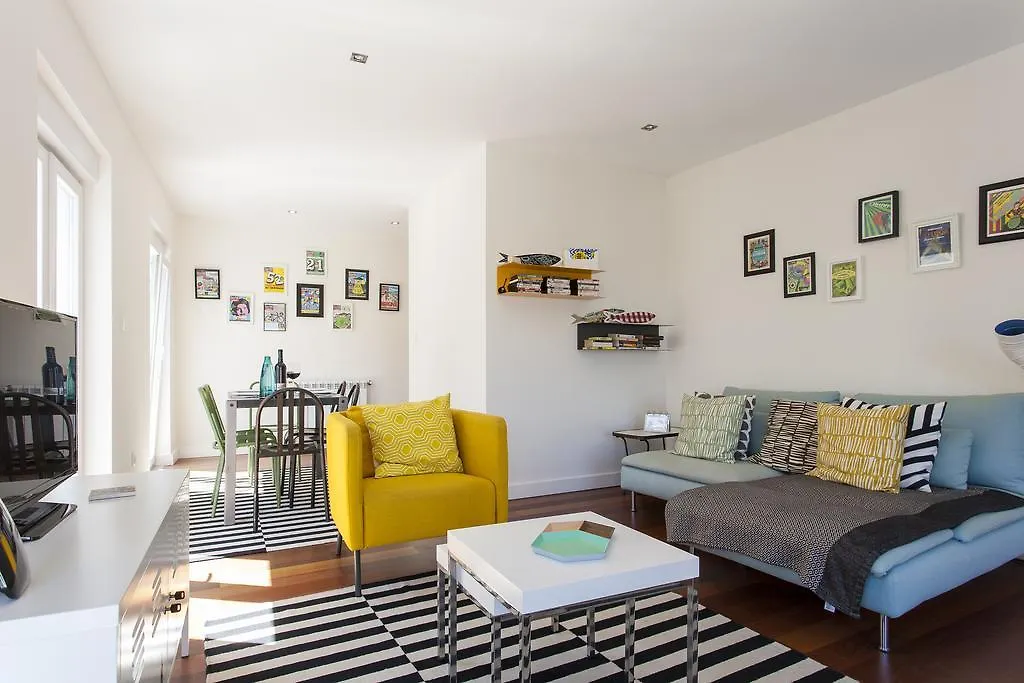 아파트 Joivy Joyful 2Br Apt With Terrace Nearby Sao Bento Palace 리스본 포르투갈