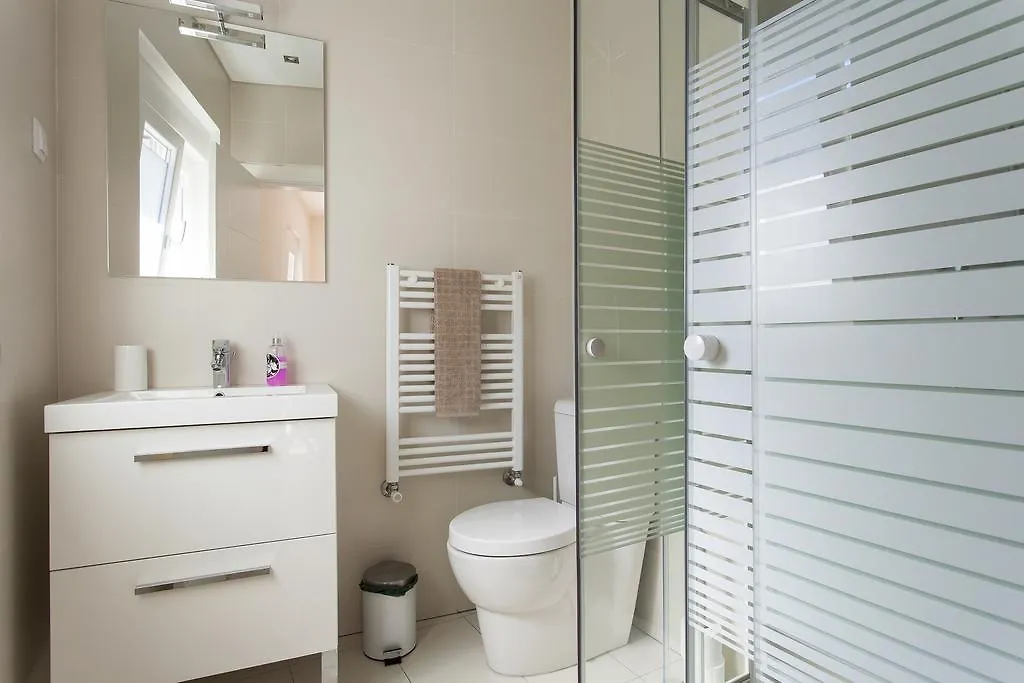 Joivy Joyful 2Br Apt With Terrace Nearby Sao Bento Palace 리스본 아파트